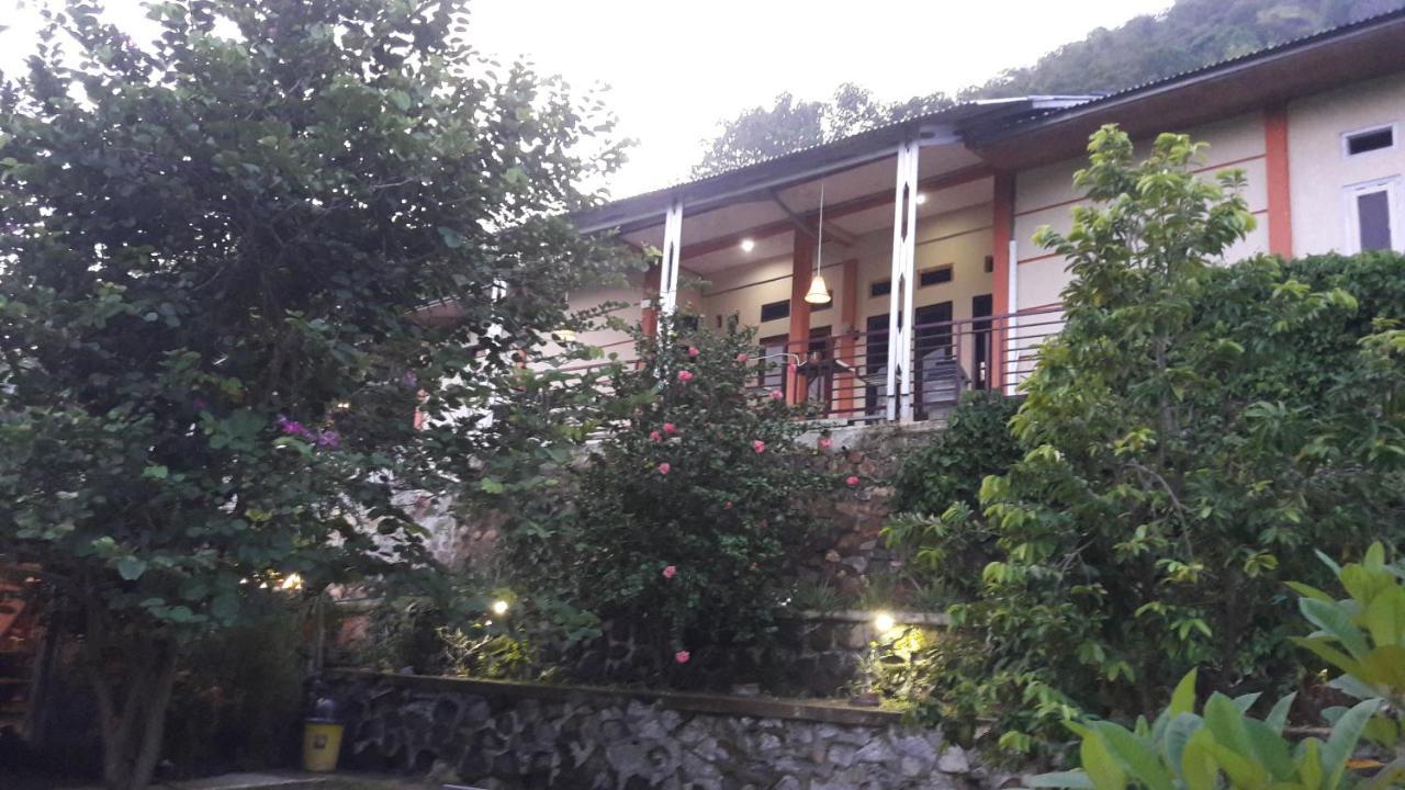 G-Rima Home Stay Labuan Bajo Buitenkant foto