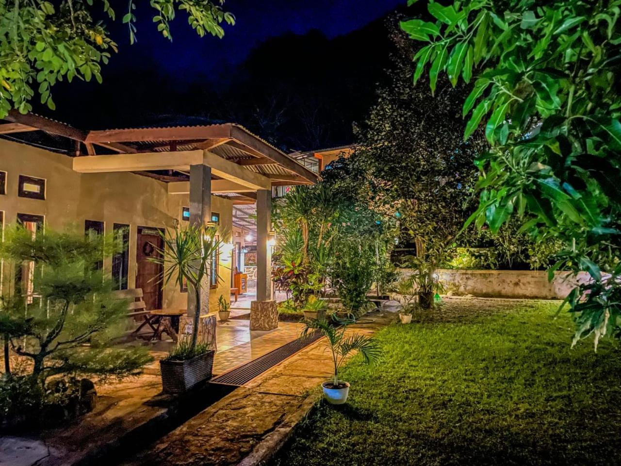 G-Rima Home Stay Labuan Bajo Buitenkant foto
